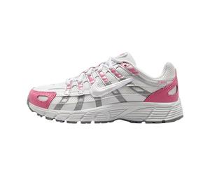NIKE P-6000 - Zapatillas para niña, color blanco y rosa | Empeine de malla, entresuela amortiguada, collar acolchado