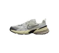 Nike V2K Run Shoes (HJ4497-100, Summit White/Pure Platinum/Light Iron Ore), Summit White/Pure Platinum/Light Iron Ore, 44 EU