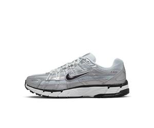 NIKE Women's Fd9876Sneaker