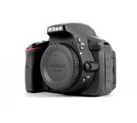 Nikon D5300 Kit con objetivo AF-P 18-55mm VR - Cámara réflex digital de 24.2 Mp (pantalla 3.2", estabilizador óptico, grabación de vídeo Full HD), color negro - [Versión europea]