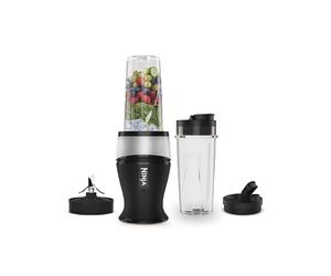 Ninja Slim Batidora de vaso para smoothies, 700 W, 2 vasos de 470 ml con tapa con boquilla, batidora individual, tritura hielo y fruta congelada, en plateado y negro, QB3001EUS