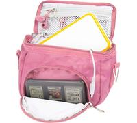 Nintendo ® DS TRAVEL BAG para Consola Juegos y Accessarios (adapta TODOS Los Versiones de DS con Pantalla Plegable - Por ejemplo: Original DS / 3DS / DS Lite / Nintendo 3DS XL / DSi / etc pero no 2DS Modelo Version) - Diseñado por KIICKS ® en exclusiva para Nintendo DS Consolas - Bolso incluye: Correa para el Hombro Ajustable + Llevan la Manija + Fijación a un Cinturón - ROSA