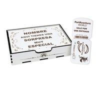 NIRALIS Caja Sorpresa Viaje PortAventura Regalo en madera con nombre grabado para anunciar entrada tipo billete, escapada familiar, comunión, cumpleaños o Navidad - blanco personalizable