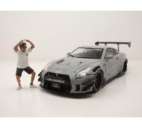 Nissan R35 Liberty a Pie Kit de Carrocería Tipo 2 2024 + Figura Modelo 1:18