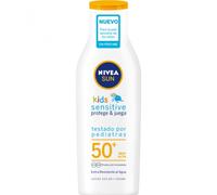 NIVEA SUN Babies & Kids Sensitive Leche Solar para niños FP50+ (1 x 200 ml), protector solar infantil para piel sensible, crema solar para bebés resistente al agua
