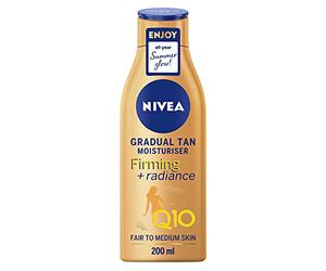 NIVEA Q10 Firming + Radiance Gradual Tan (200 ml): crema reafirmante activadora del bronceado con Q10 para un bronceado gradual hidratado y un brillo radiante.