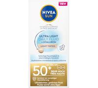 NIVEA SUN Cuidado facial tintado con SPF 50+, protector solar ultraligero con ácido hialurónico y antioxidante, experto en cara UV Ultra Light Daily Protección solar Fluid Tipo de piel clara (40 ml)
