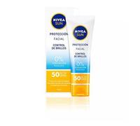 NIVEA SUN Control de Brillos Protección Facial FP50+ Transpirable - Matificante 12 h - Carnitina, Tapioca, Almidón de Arroz, Licocalcón A - Textura Ligera y 0% Sensación Grasa - Piel grasa - 40 ml