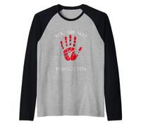 No estás Olvidado de la Mano roja de la Conciencia de los nativos Americanos Camiseta Manga Raglan