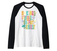 No Kings in America Proteger la Democracia Protesta política Camiseta Manga Raglan