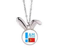 no/no Collar con colgante de conejo Art Deco con texto en inglés "I Am From Timor East Timor"