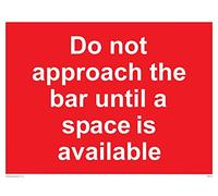 No se acerque a la barra hasta que haya un espacio disponible