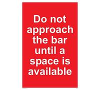 No se acerque a la barra hasta que haya un espacio disponible