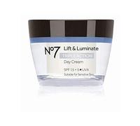 No7 Lift & Luminate Crema de día de triple efecto SPF 15 50 ml