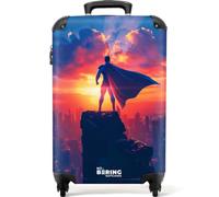NoBoringSuitcases.com® Maleta De Cabina Niños 55x35x20 cm Equipaje Mano Infantil Trolley Viaje Avion Rígida Ligera 4 Ruedas Maletas Carry On Suitcase Superhéroe - Ciudad - Atardecer