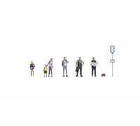 NOCH en La Parada de Autobús, Set Figuras Plástico, Pintada a Mano para Escala