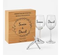 Nomart Set de Vino Personalizado con Estuche de Madera - 2 Copas Grabadas + Abridor - Regalo para Bodas, Parejas o Jubilaciones - Copas Personalizadas para Boda
