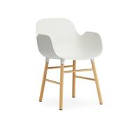 Normann Copenhagen Sillón Form White. patas de roble