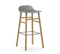 Normann Copenhagen Taburete de bar con patas de roble Form gris