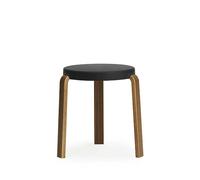 Normann Copenhagen Taburete Tap Black. patas de nogal