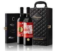 «¿Nos conocemos? No es una pregunta es una propuesta» Mensaje en una Botella. Estuche-Maletín de LUJO 2x Vino Tinto Premium Reserva 12 Meses y Set de 4 Accesorios. Etiqueta Roja PERSONALIZABLE