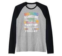 Nothing Scares Me I Am A CNA Nurse Certified Assistant Camiseta Manga Raglan