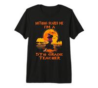 Nothing Scares Me I'm A 5th Grade Teacher Halloween Witch Camiseta Premium