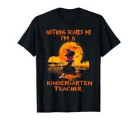Nothing Scares Me I'm A Kindergarten Teacher Halloween Witch Camiseta gráfica económica