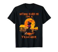 Nothing Scares Me I'm A Teacher Funny Halloween Witch Camiseta