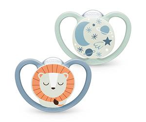 NUK Space Night - Juego de 2 tetinas fosforescentes para bebés de 18 a 36 meses, con ventilación adicional para piel sensible, silicona libre de BPA, león y luna