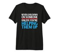 Nunca menosprecies a Alguien a Menos Que lo ayude a levantarse Camiseta Premium