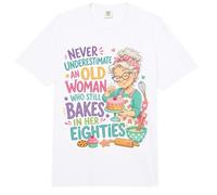 Nunca Subestimes a la anciana todavía hornea en Sus Ochenta Comfort Colors Adult Heavyweight T-Shirt