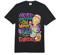 Nunca Subestimes a la anciana todavía hornea en Sus Ochenta Comfort Colors Adult Heavyweight T-Shirt