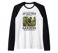 Nunca Subestimes a un Anciano Que todavía Trabaja en Sus 70 años Camiseta Manga Raglan