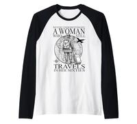 Nunca Subestimes a una anciana: Viajes, los años Sesenta Camiseta Manga Raglan