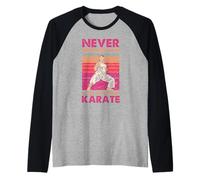 Nunca Subestimes a una Chica Que Conoce Artes Marciales de Karate Camiseta Manga Raglan