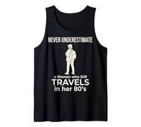 Nunca Subestimes a una Mujer Que todavía viaja en Sus 80 años Camiseta sin Mangas