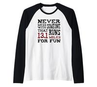Nunca te metas con Alguien Que Corre 13.1 Millas por diversión Camiseta Manga Raglan