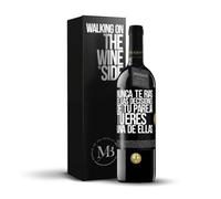 «Nunca te rías de las decisiones de tu pareja Tú eres una de ellas» Mensaje en una Botella. Vino Tinto Premium Reserva 12 Meses + Gift Box. Etiqueta Negra PERSONALIZABLE