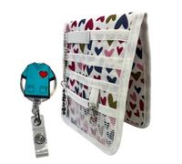 Nurse Life Pack Salvabolsillos y Extensible | No Todos Son Iguales | Organizador Bolsillo Enfermeria | Original Regalo Enfermera | para Guardar Tijeras y Accesorios (Blanco Corazones Casaca)