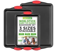 NutriChef Juego de 3 bandejas antiadherentes para horno de acero al carbono, bandejas de horno pequeñas, medianas y grandes con asas de silicona, utensilios apilables para hornear galletas y pasteles