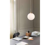Nuura Aps Lámpara colgante Nuura Apiales 1 Large, Ø 20 cm, latón/ópalo