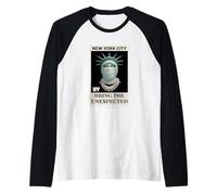 NYC Statue of Liberty with Fur Mask Bring The Unexpected Camiseta Manga Raglan