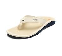 OLUKAI Ohana - Sandalias para hombre, resistentes al agua, con soporte de arco, ligeras y cómodas para la playa y viajes, tracción mejorada para superficies húmedas, Arena blanca/profundidades más
