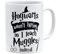 OM3 Hogwarts wasn't hiring so I teach muggles instead - Taza de café (cerámica, 325 ml, impresión por ambos lados), color blanco