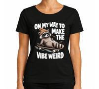 On My Way to Make The Vibe Weird Mapache Cool Camiseta para mujer, Negro, S | Skateboard, Skater, Raccoon, Trash Panda, Gafas de sol, Gorro, Shaka, Hang Loose, Divertido, Divertido, Skateboarding