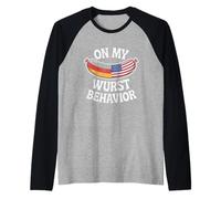 On My Wurst Behavior Oktoberfest Funny German American Flags Camiseta Manga Raglan