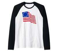 Ondeando la Bandera de Betsy Ross Camiseta Manga Raglan