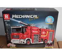 Reobrix Juego de construcción de camión de bomberos para adultos, vehículo de bomberos con dispositivo de pulverización de agua, aplicación y ladrillos de camión de bomberos de control remoto 22008