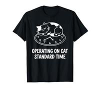 Operando en Cat Standard Time Funny Cat Juego de Palabras Camiseta